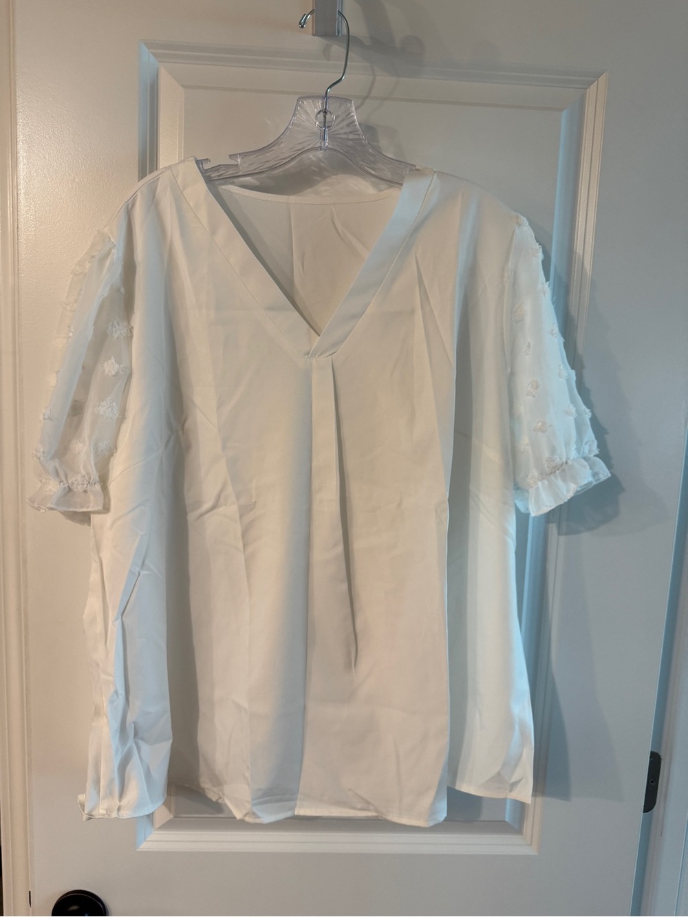 Source Unknown White V-Neck Blouse with Embroidered Puff Sleeves